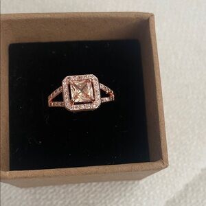 Elegant Rose Gold Square-Cut Ring